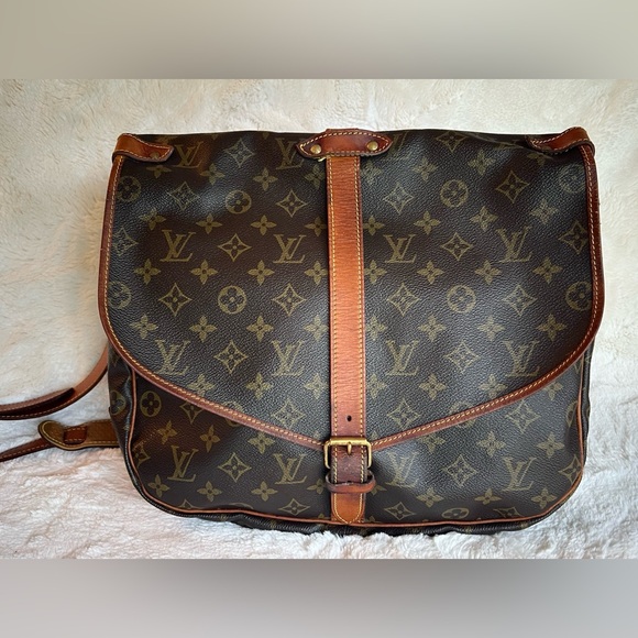 Louis Vuitton Vintage Saumur 35 Crossbody **REASONABLE OFFERS ONLY** - Picture 1 of 10